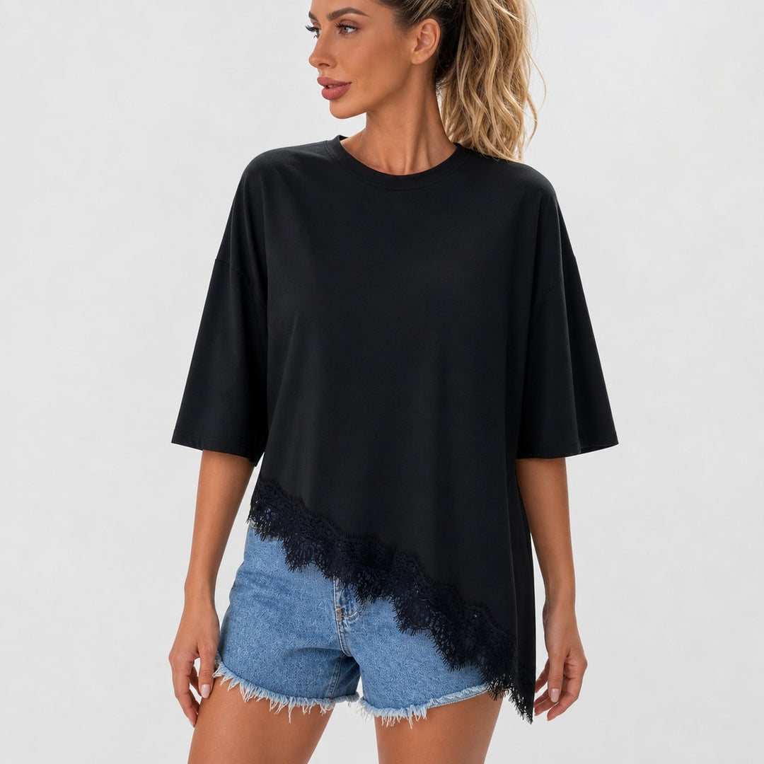 The Elara lace-trim asymmetric hem tee in black