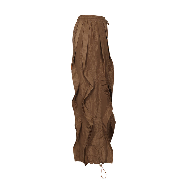 Side view of the Coffee wave-cut cargo pants