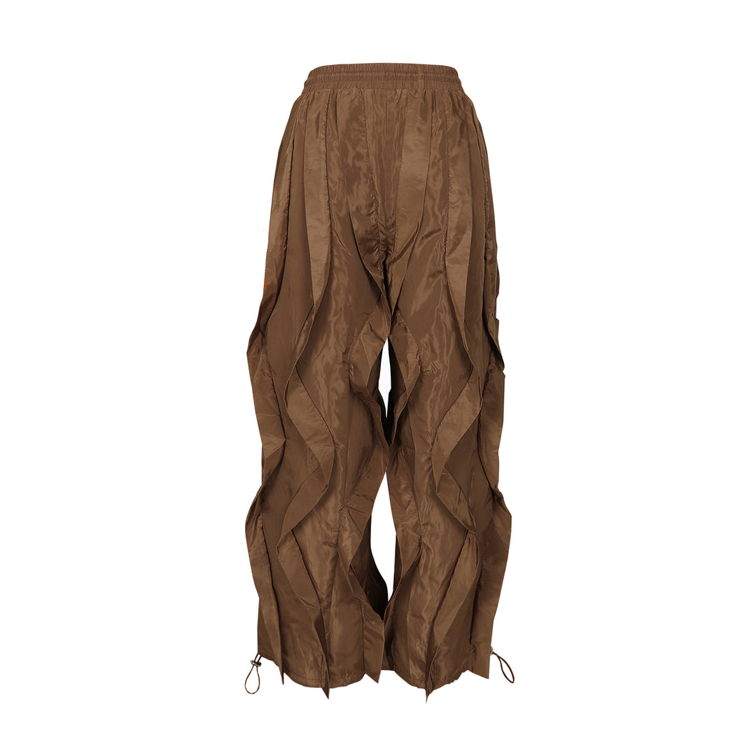 Back view of the Coffee wave-cut cargo pants
