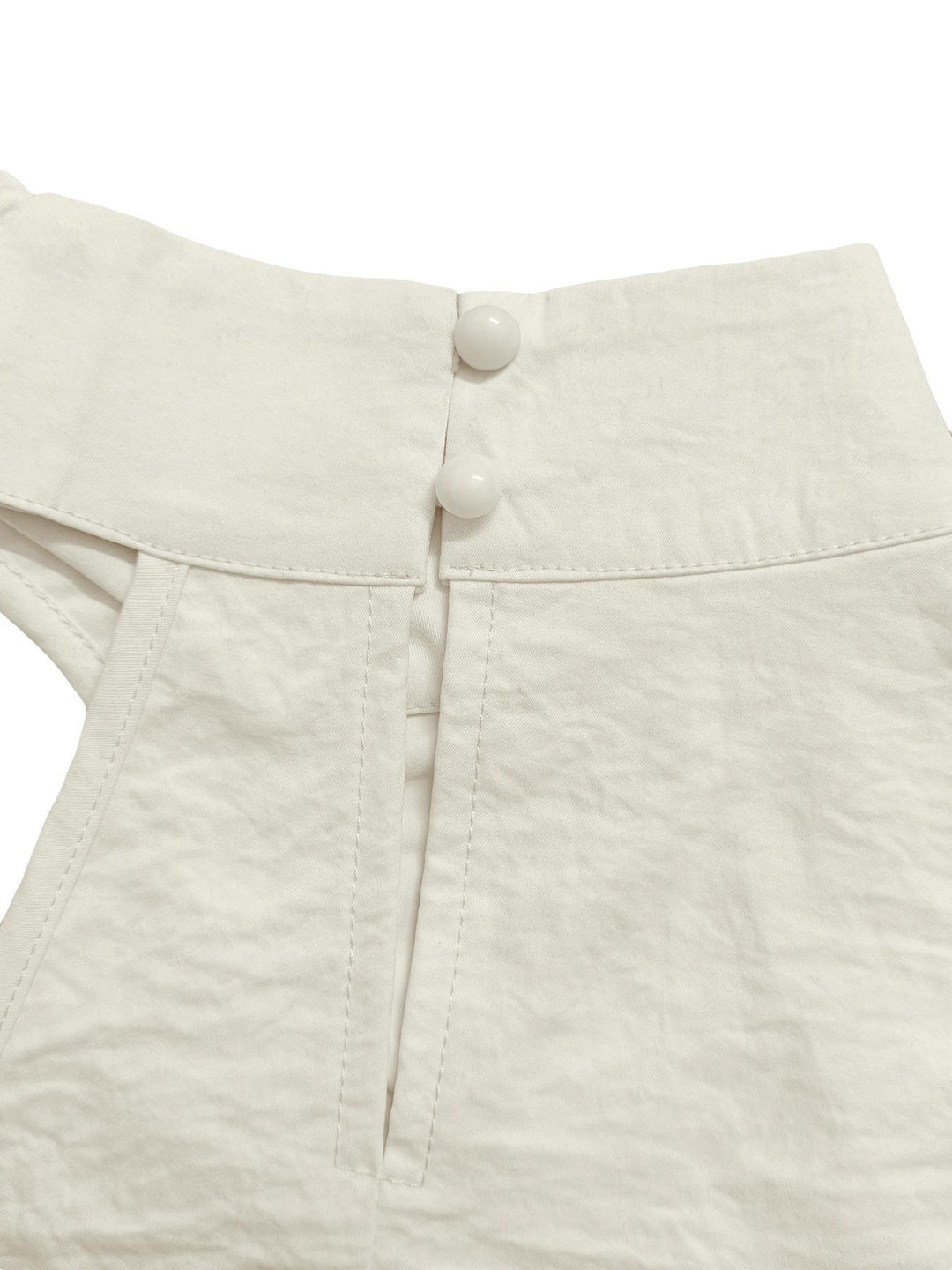 Close view of the concealed back closure on the White pants