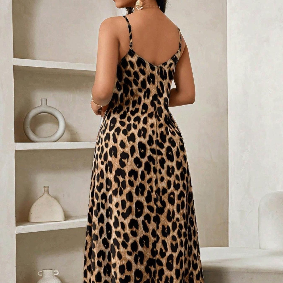 The Elara Loose Fit Graphic Maxi Dress with Pockets